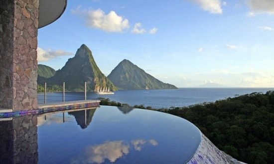 力加勒比:玉山度假酒店的泳池是圣卢西亚岛进