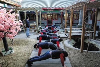  揭秘  白帽黑客 特训 半年俯卧撑年薪20万 _ 财