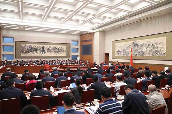 李克强还现场为东北装备发展“支招”,寄望东北继续利用“共和国装备部”的优势,在实施“中国制造2025”中,重塑东北装备竞争力。