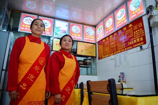 重庆街边小店天价酸辣粉 158元一碗 _ 理财频道