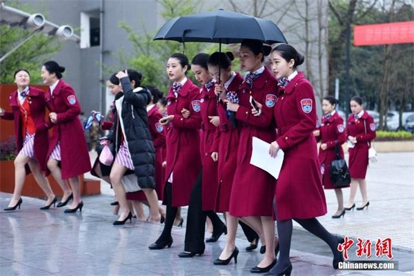 多彩贵州航空公司招聘:500多名空乘专业面试
