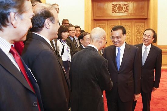 国务院总理李克强31日下午在人民大会堂会见来华出席亚洲新闻联盟年会的各国媒体负责人。中新社盛佳鹏摄 国务院总理李克强31日下午在人民大会堂会见来华出席亚洲新闻联盟年会的各国媒体负责人。中新社