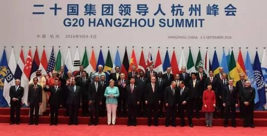 与会领导人合影