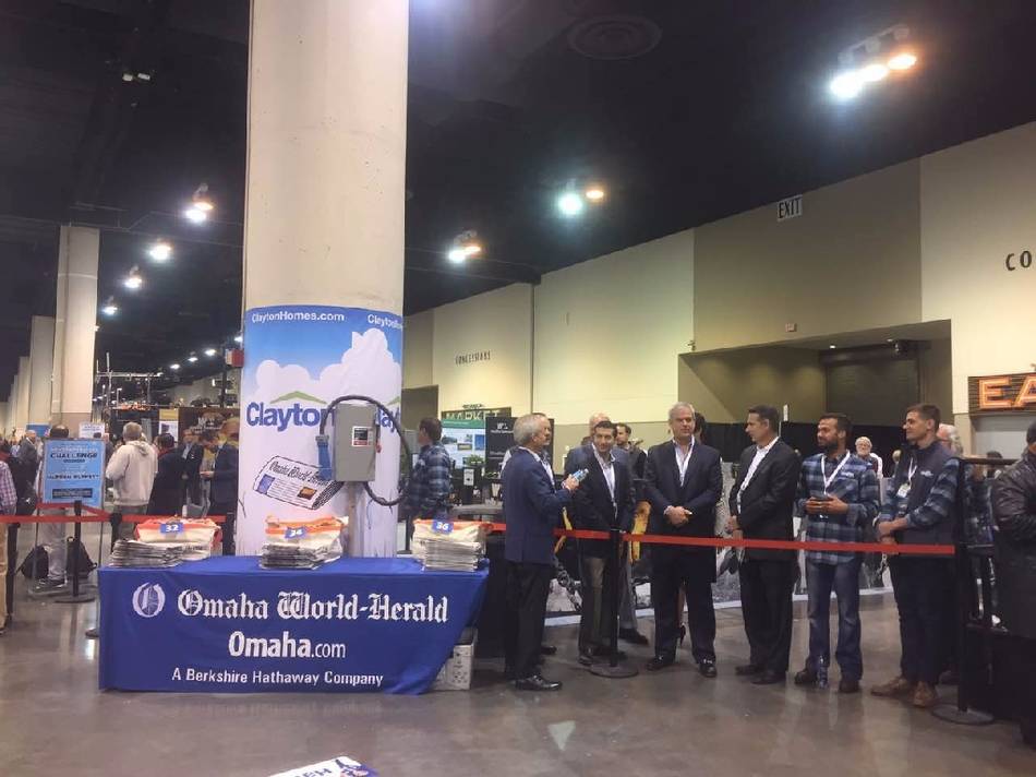 巴菲特持有的A股全是原始股,对吧[大笑]