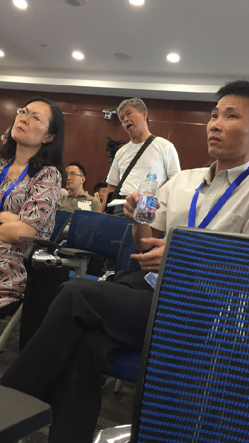 爱建集团召开股东大会 股东提问遭王均金打断