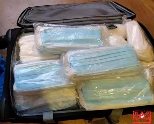 快讯：四川美女扛回5800个口罩！浙江人背回2吨