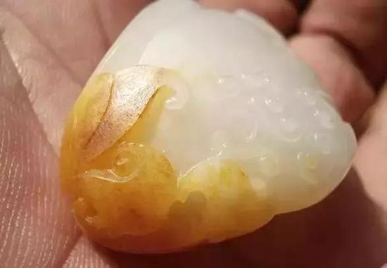 <strong>养玉的8个专用术语</strong> 和田玉的六看和八养这些你都需要知道的