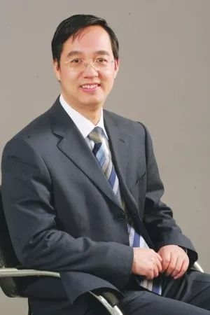 <strong>肖华</strong>