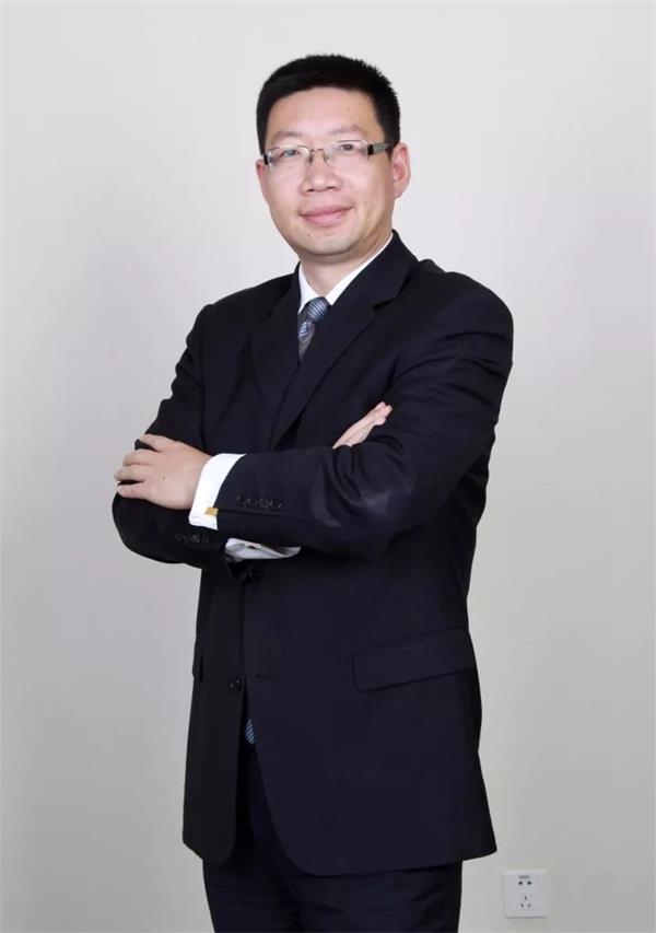 <strong>何震</strong>