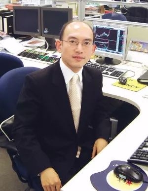 <strong>邓晓峰</strong>