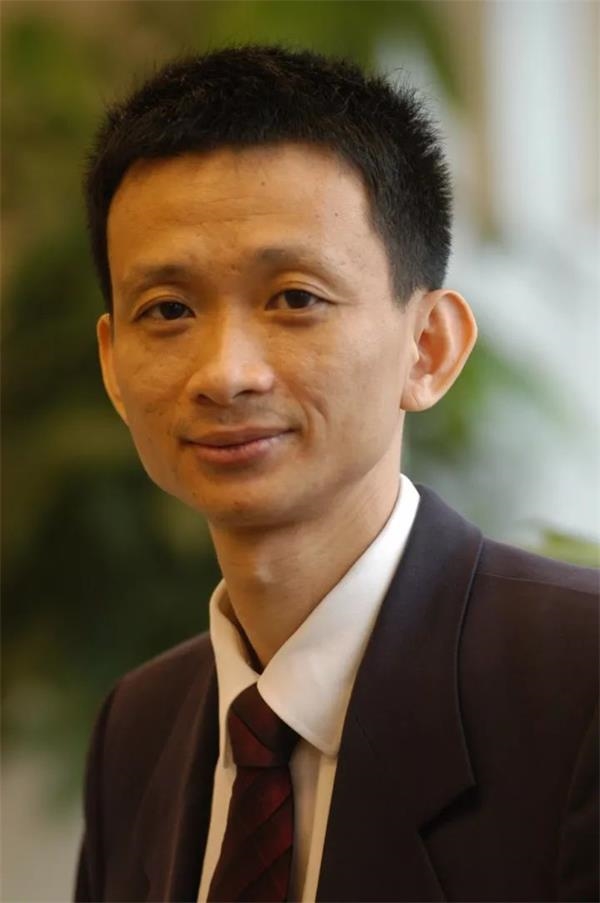 <strong>陈嘉平</strong>
