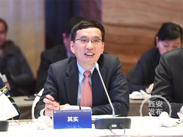 |其实在座谈会上发言|