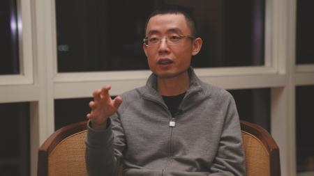为酒店“健康门”揭幕的花店经理:下次我不站了,买不起