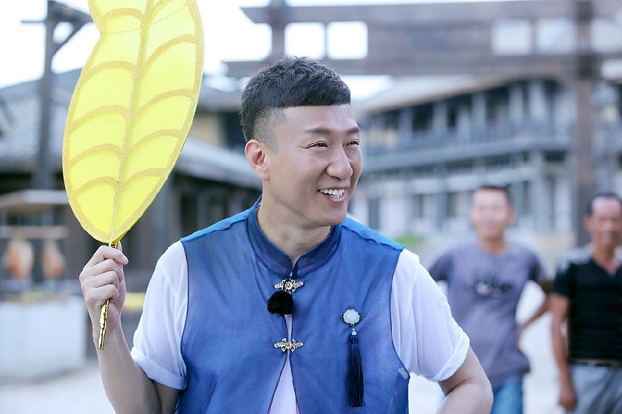 在著名演员牛振华的建议下,孙红雷萌生了考中戏的念头.