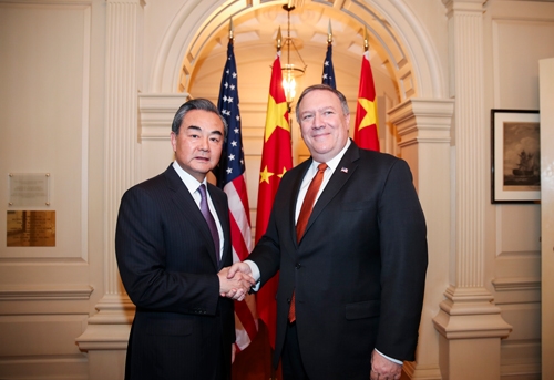 王毅在华盛顿会见美国务卿蓬佩奥