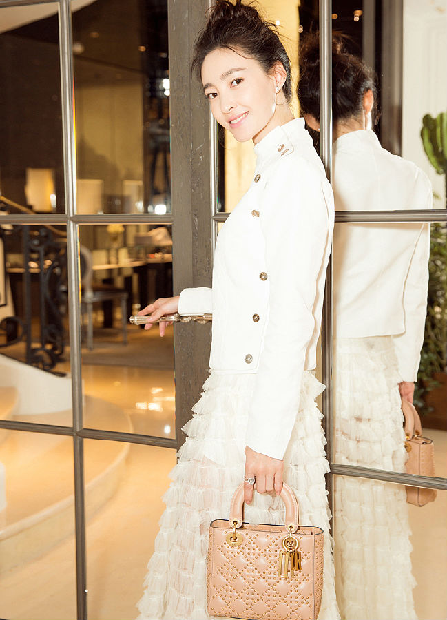 虽然没有盛世容颜