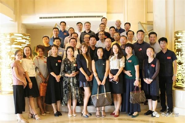 导师学员合影留念