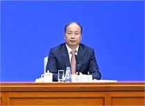 四大报聚焦“证监会换帅”