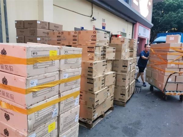 进货价仅专柜价三成 还能再赚50% 全国"代购"都来这里拿货 _ 东方财富