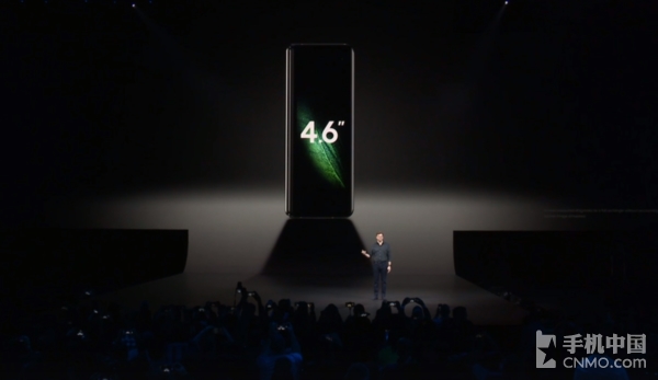 三星折叠屏手机Galaxy Fold发布 双屏设计售19