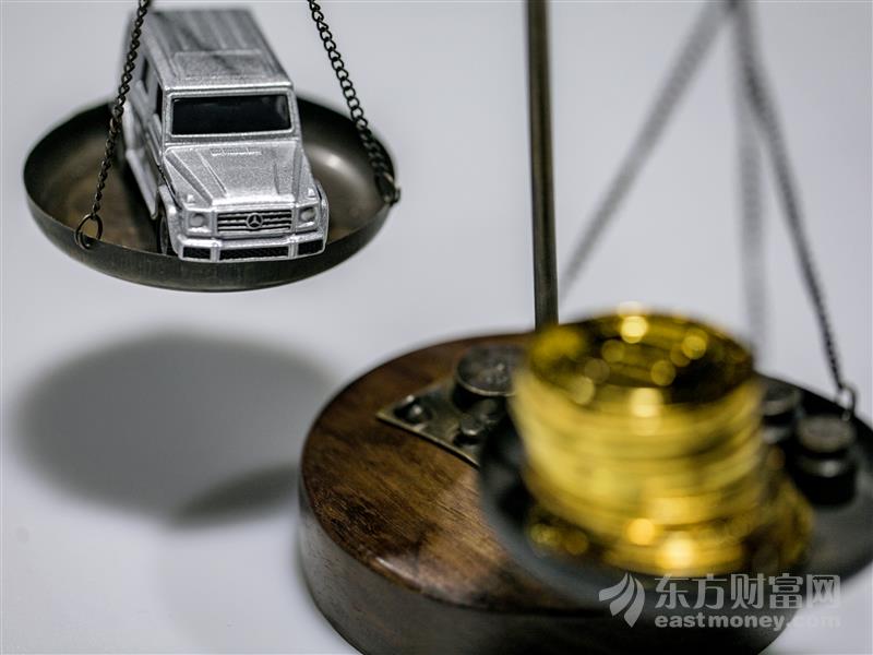 特斯拉市值近腰斩