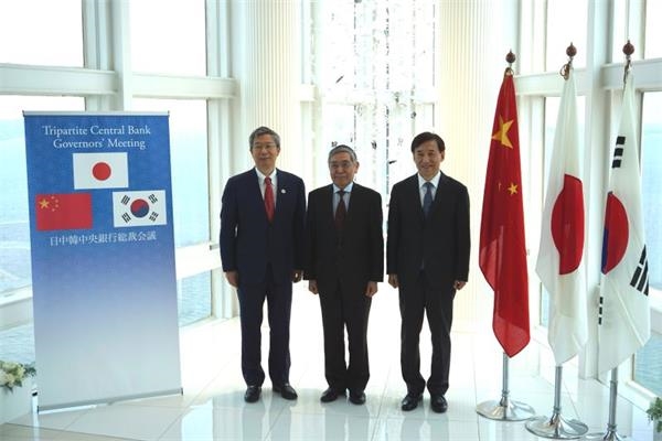 中国人民银行行长易纲出席第十一届中日韩央行行长会议