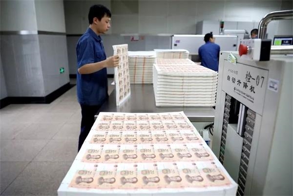 探秘印钞厂新版人民币如何被生产出来的