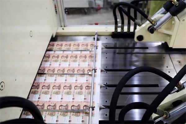 探秘印钞厂新版人民币如何被生产出来的