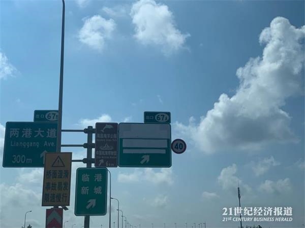 (被遮住的新片区路牌,图/卢常乐)