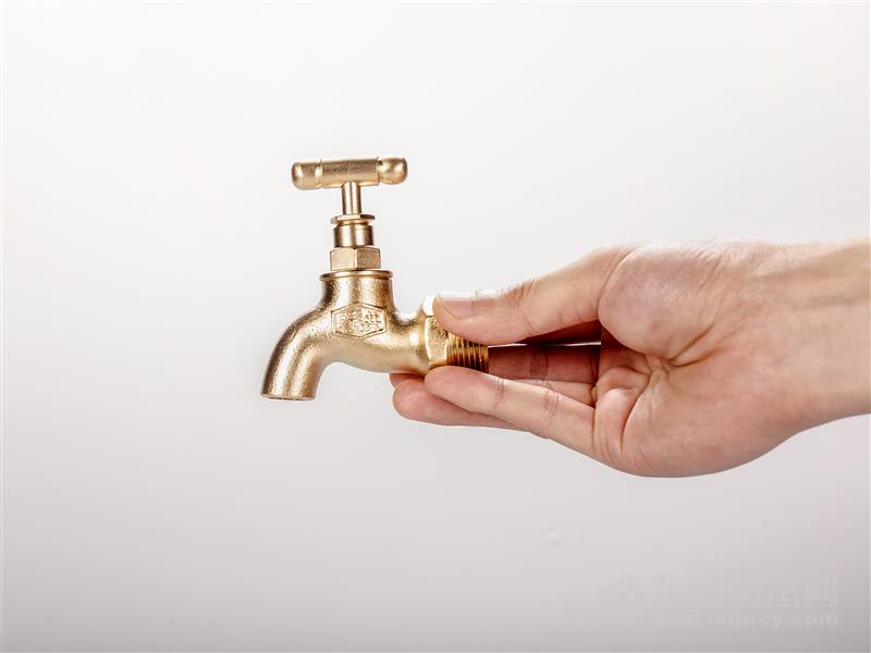 美联储十年来首次启动回购