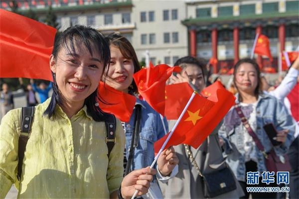 (社会)(10)多地举行祝福香港·点赞祖国活动