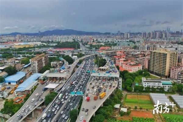 堵哭了多地大塞車朋友圈哀嚎最難打車日滴滴崩了嘀嗒也崩了