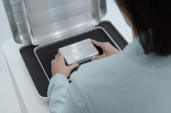 苹果 iPhone 12 mini 出场：史上最轻最薄的 5G 机型