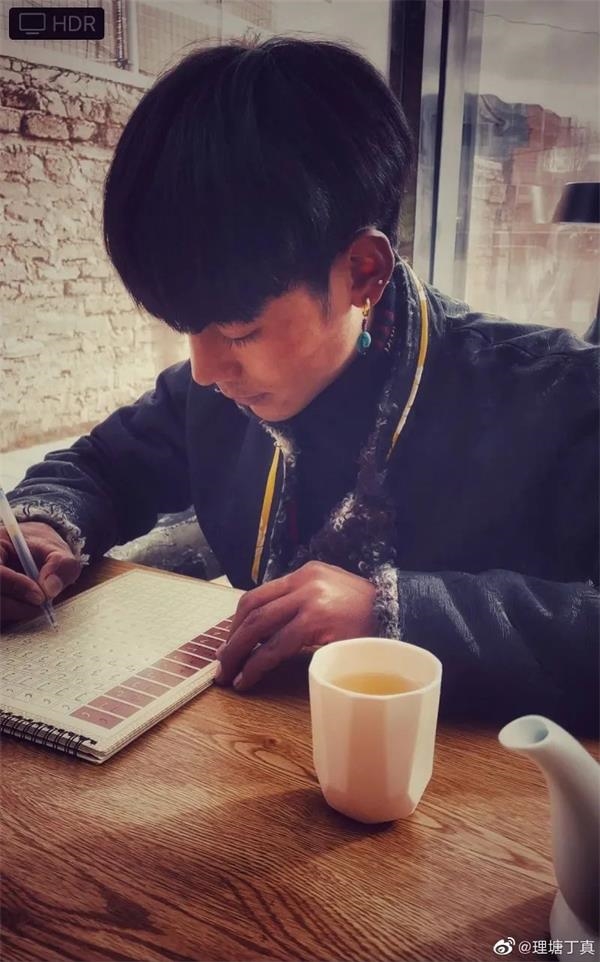 谈及丁真爆红网络,被各地文旅部门邀请"争抢",理塘