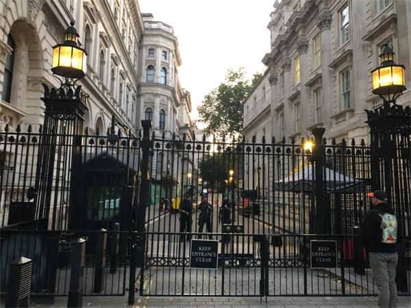 英国首相为近6万亿离婚协议欢呼!默克尔:我们仍然可以做朋友