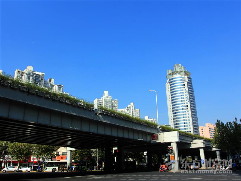 中共中央政治局召开会议