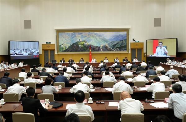 李克强在全国深化“放管服”改革优化营商环境电视电话会议上发表重要讲话