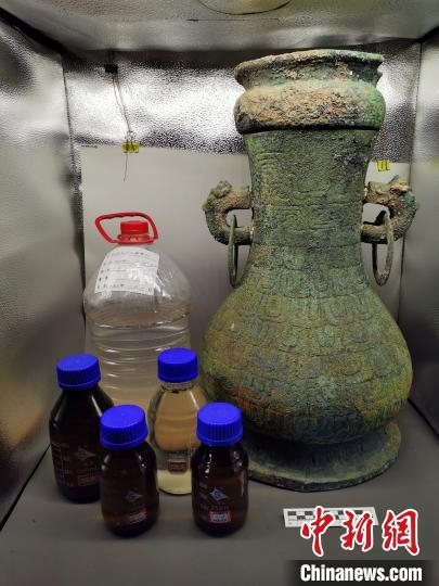 铜壶内的液体样本。山西省考古研究院提供