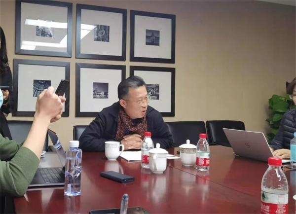 沪市珠宝第一股战火连天 女股民会场飙泪!董事长开发布会再次公开举报